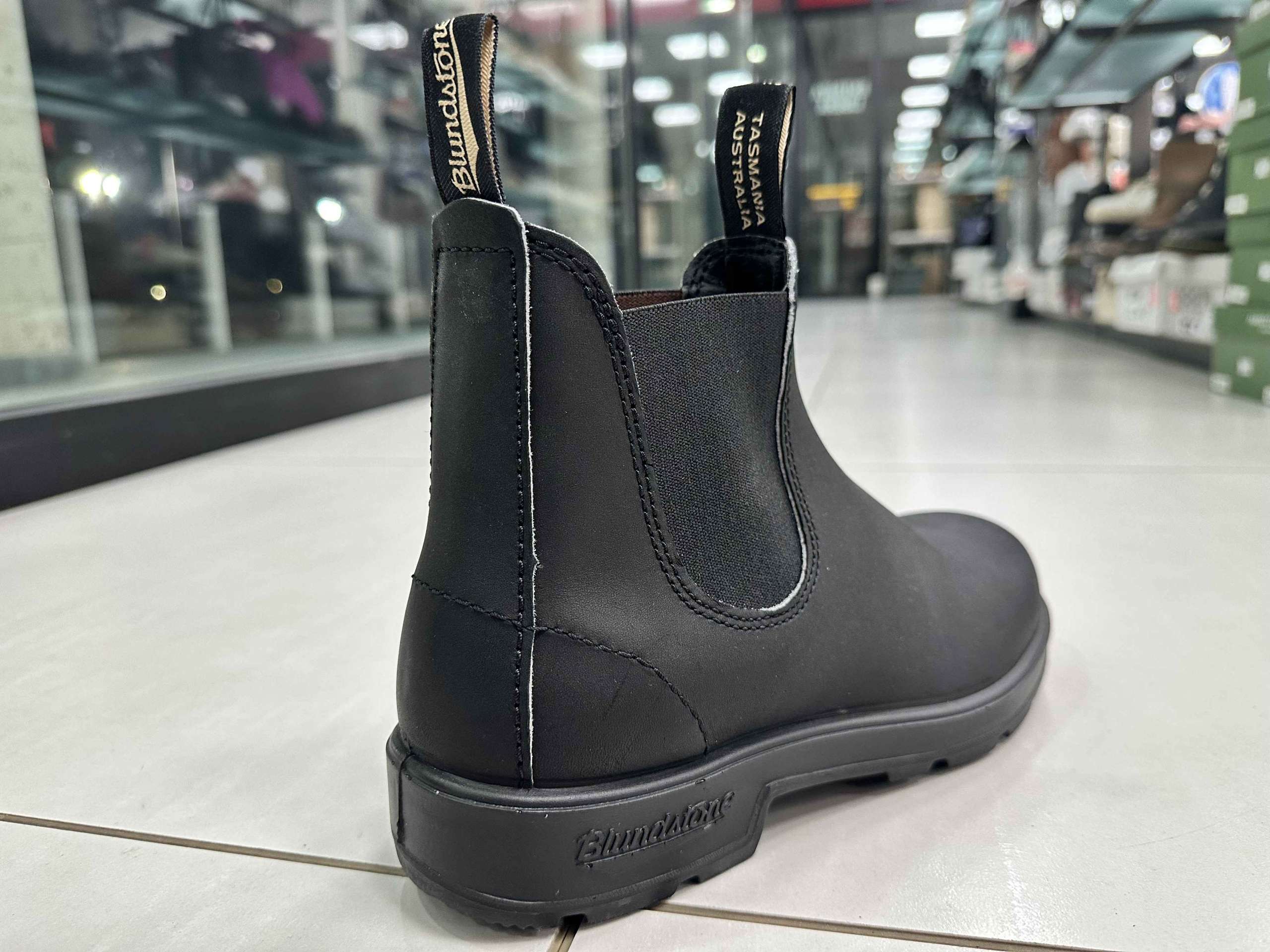 BLUNDSTONE 510 stivaletto elasticizzato in pelle nera - Image 2