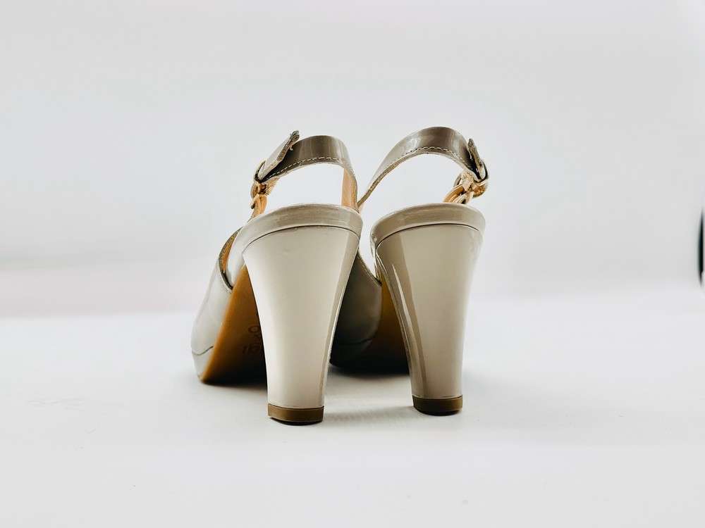 IGI & CO.. Slingback con plateau in vernice beige - Image 4
