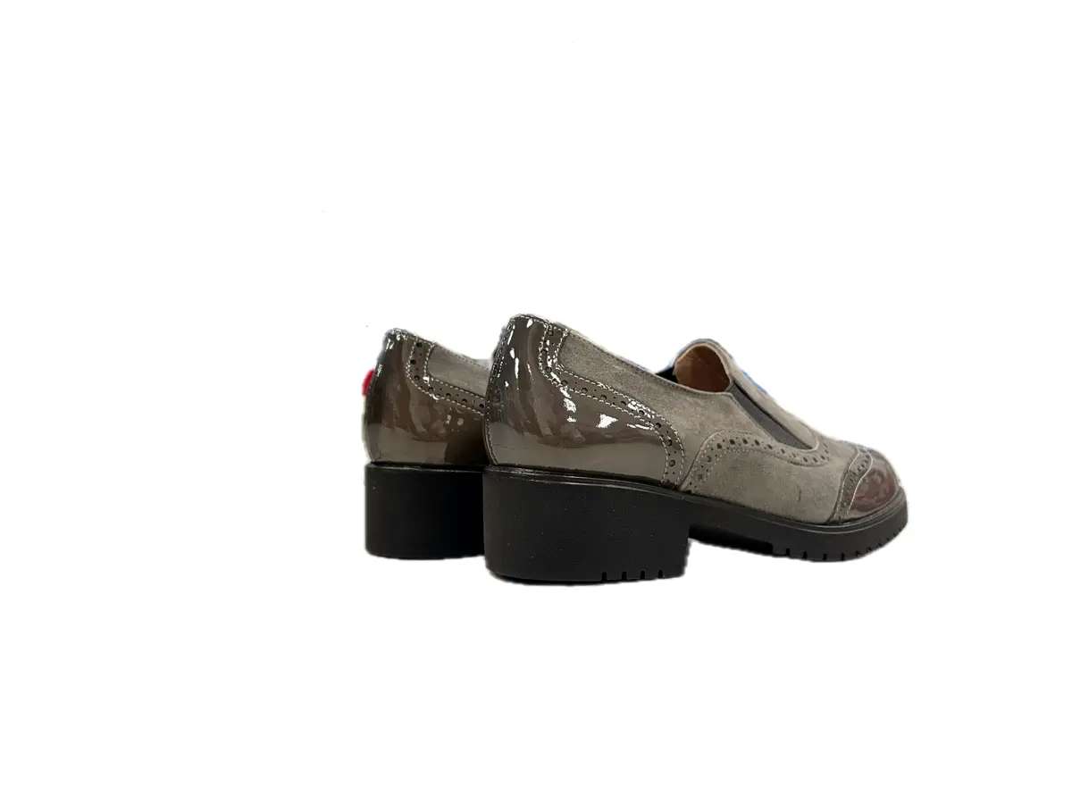 comfort Mocassino donna in tortora in pelle scamosciata e vernice - Image 2