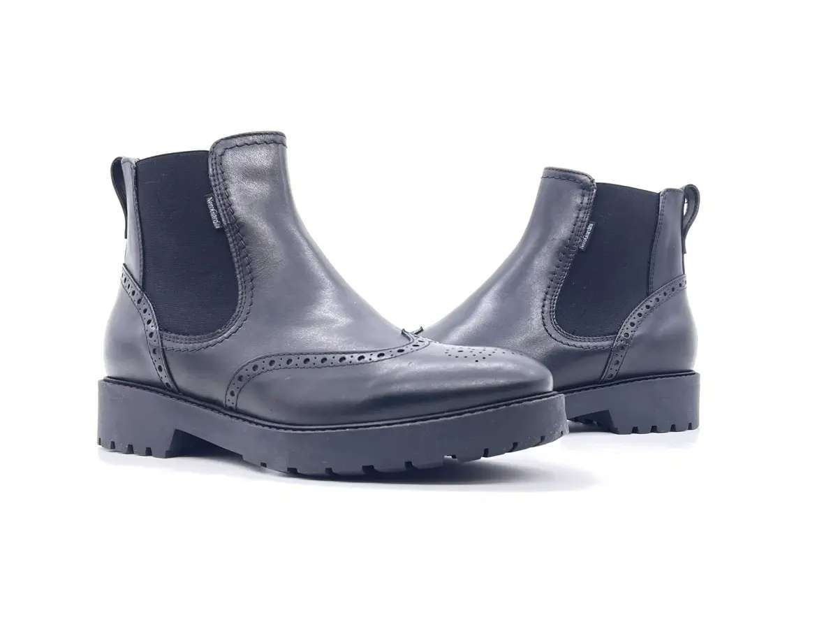 NeroGiardini Chelsea boots donna pelle nera fondo carrarmato - Image 3