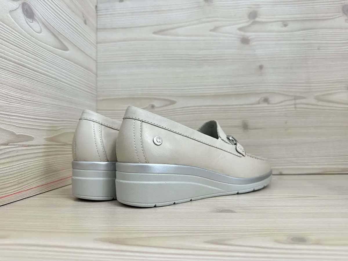 Cinzia Soft mocassino donna pelle beige zeppa leggera comfort - Image 2