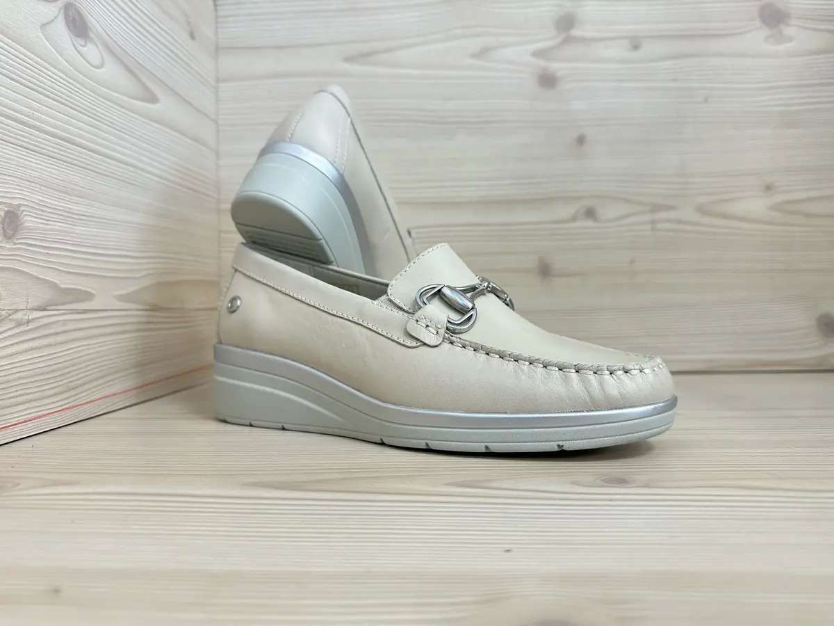 Cinzia Soft mocassino donna pelle beige zeppa leggera comfort - Image 3