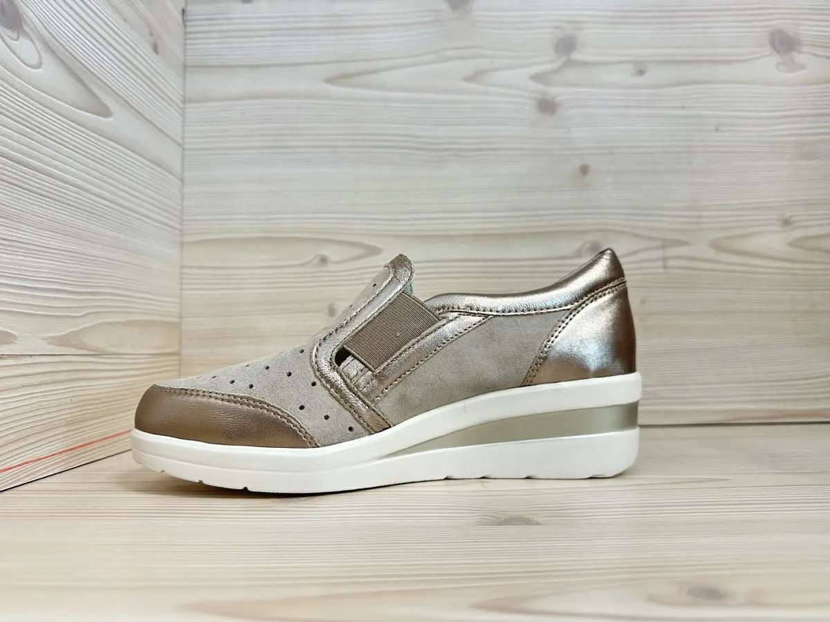 Cinzia Soft scarpa donna pelle beige traforata zeppa leggera comfort - Image 5