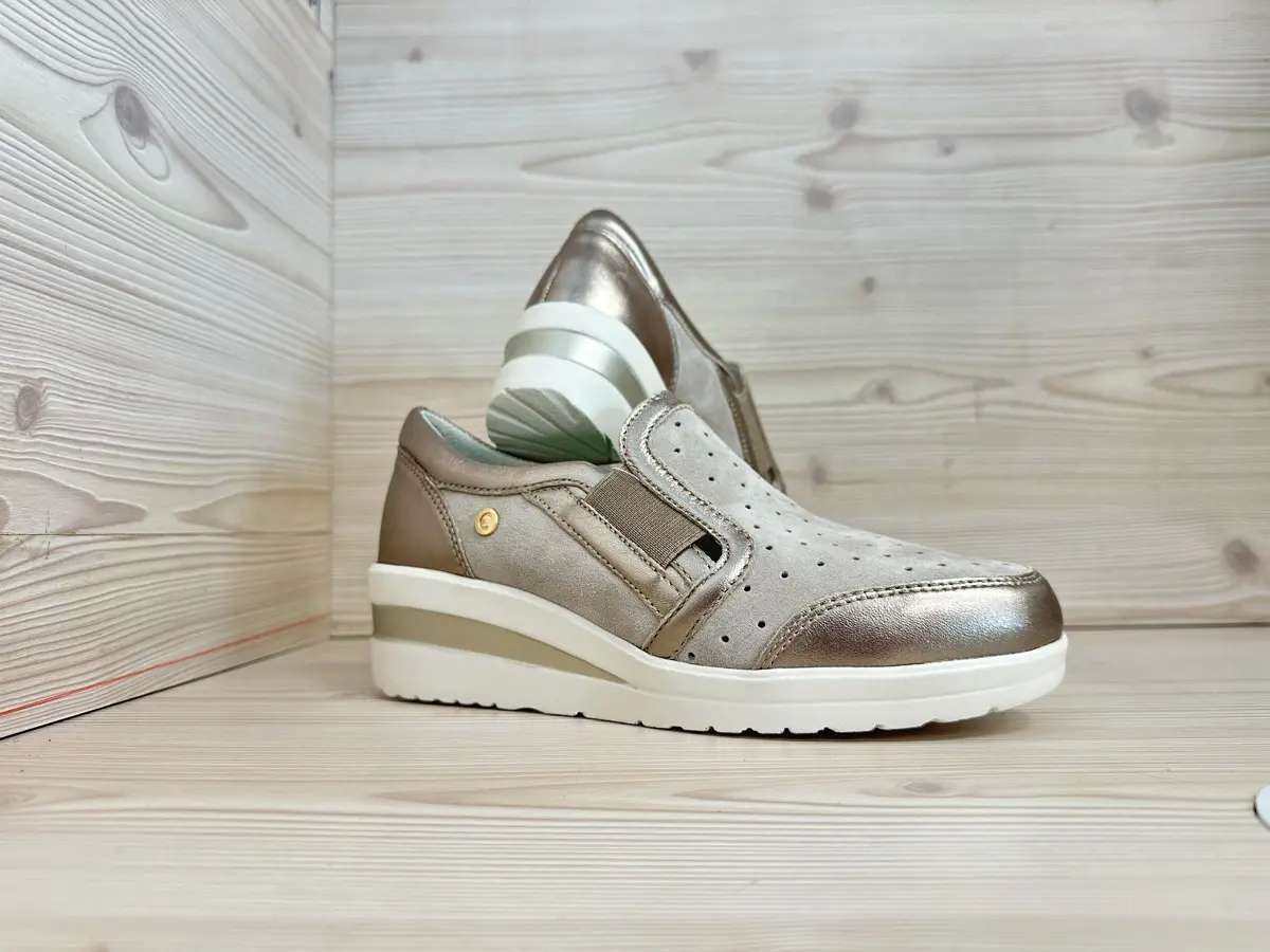 Cinzia Soft scarpa donna pelle beige traforata zeppa leggera comfort - Image 3